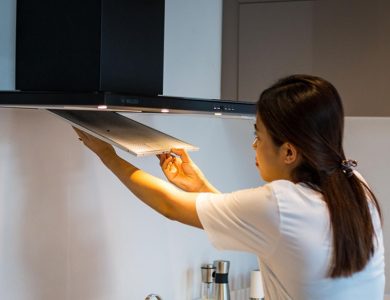 Cách vệ sinh máy hút mùi nhà bếp sạch nhanh mà đơn giản