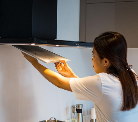 Cách vệ sinh máy hút mùi nhà bếp sạch nhanh mà đơn giản